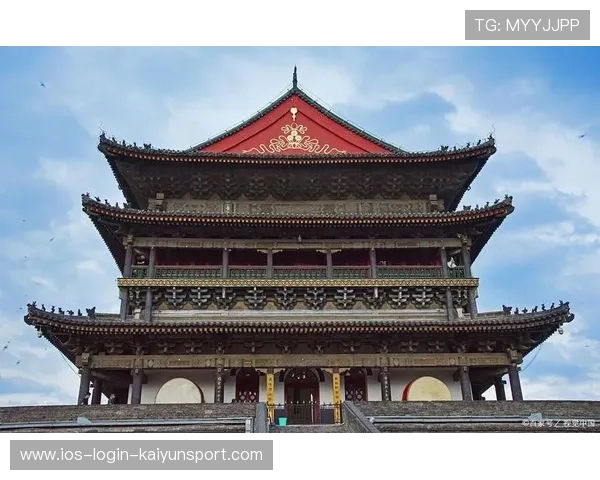 球员进球后从袜子里掏出西安钟楼的铜钟，敲钟一百零八下庆祝
